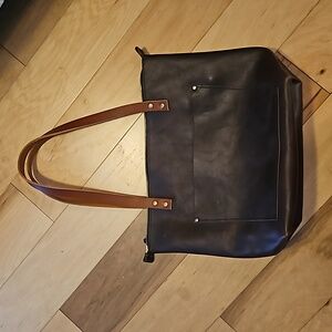 Portland Leather Medium Zippered Tote